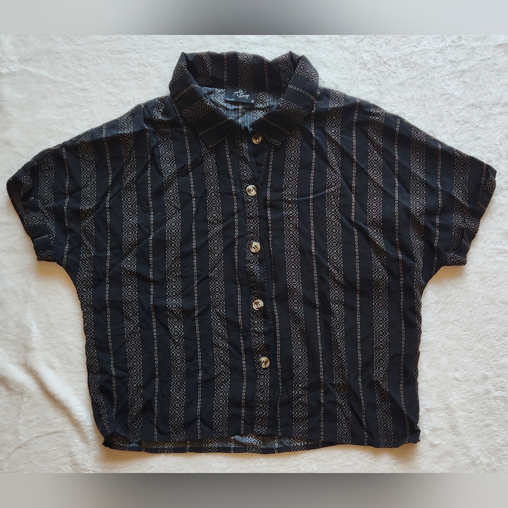 LIKE NEW Milk & Honey Black Boxy Short Sleeve Button Down Shirt